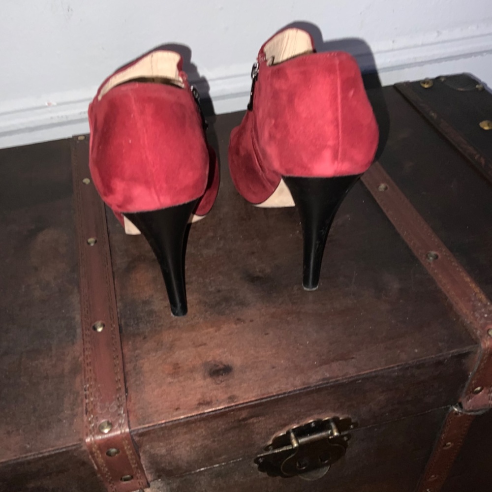 Shoe - Picture 2 of 4